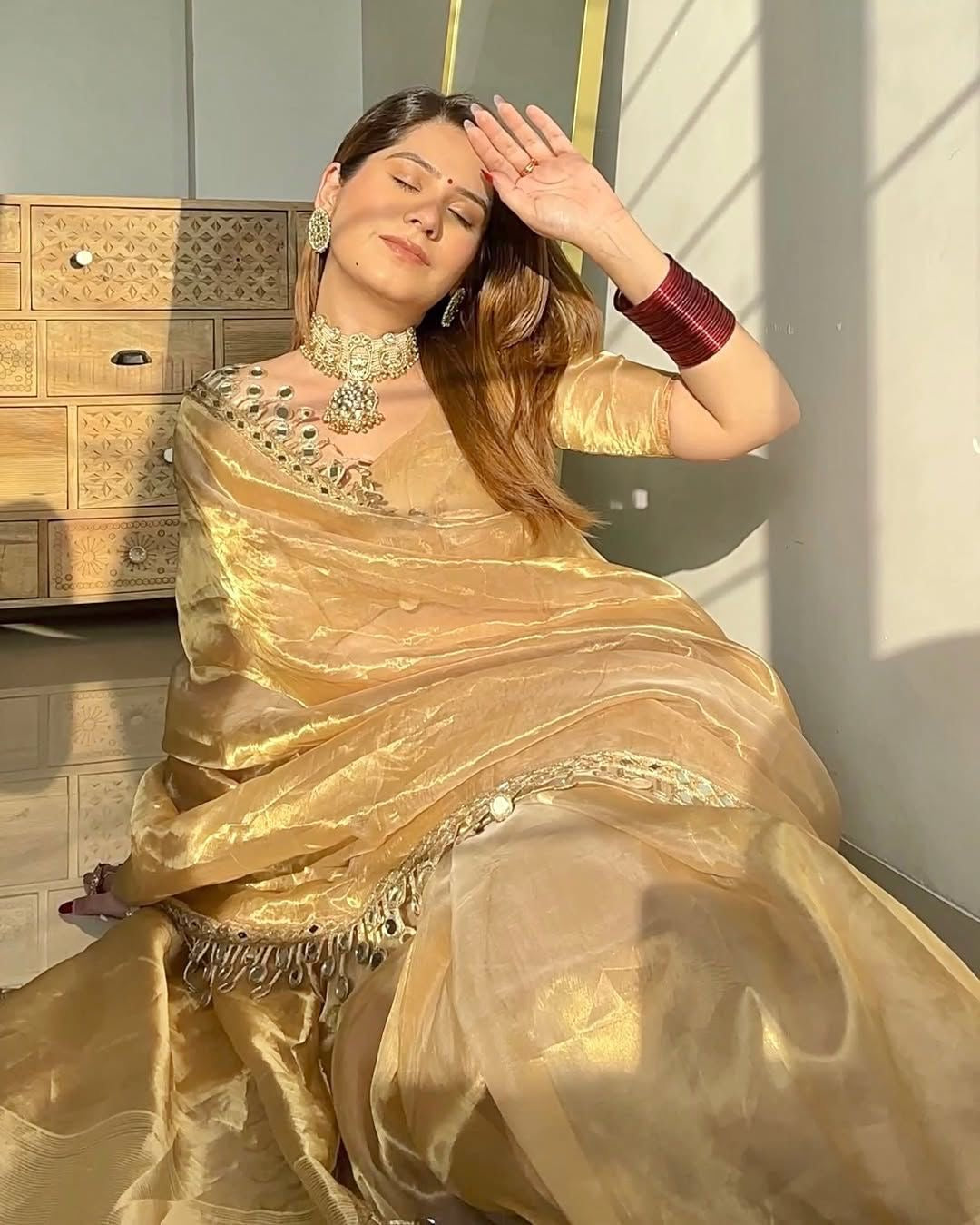 BIGGER SABYA SANCHI LACE
RICH GOLDEN BONTY TISSUE saree