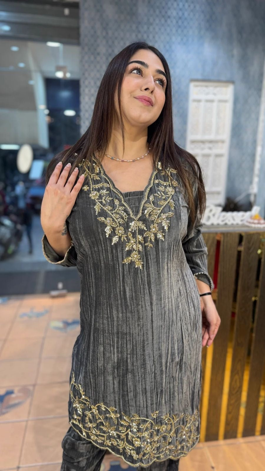 DESIGNER BLOOMING VELVET
EMBROIDERY WORK SUIT WITH PANT