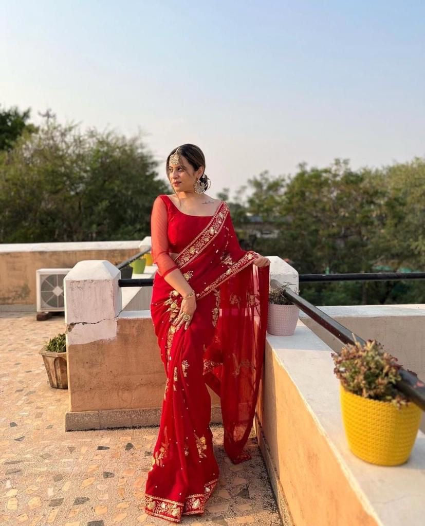 HEAVY GEORGETTE FABRIC ON BEAUTIFUL EMBRODIERY ZARI