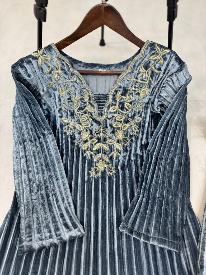 DESIGNER BLOOMING VELVET
EMBROIDERY WORK SUIT WITH PANT