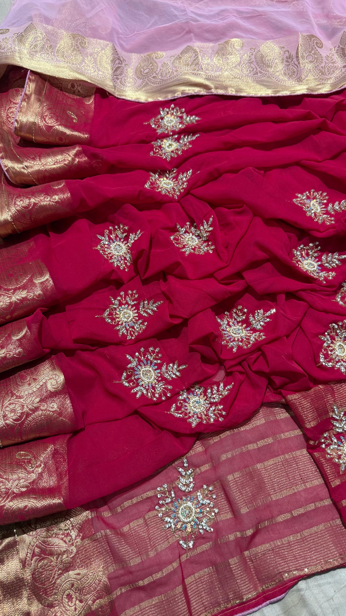 Pure Georgette fabric saree
Goldan jari