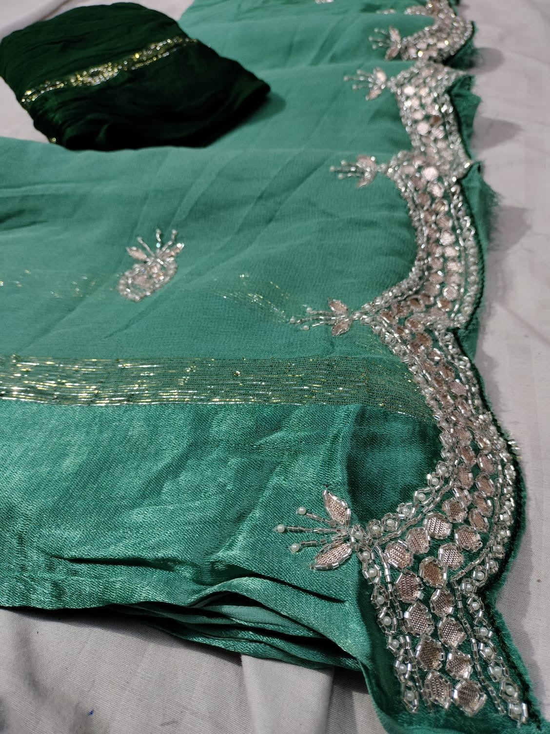 Pure Georgette sattan fabric saree
Goldan jari