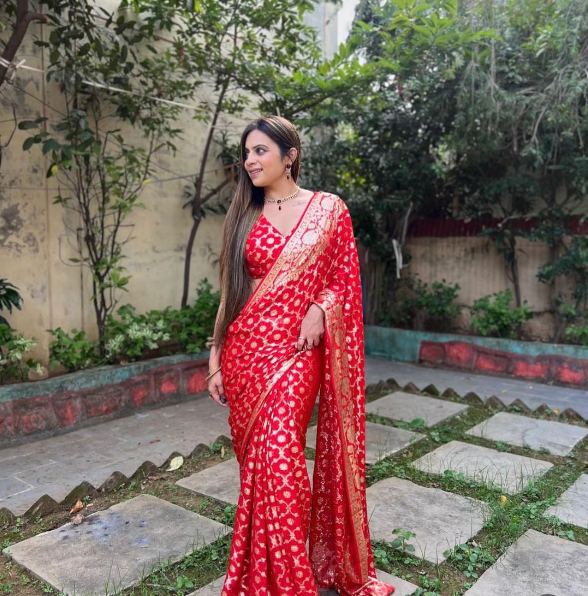 Pure Viscose Georgette Saree With Fancy Zari & Fancy Jacquard Border