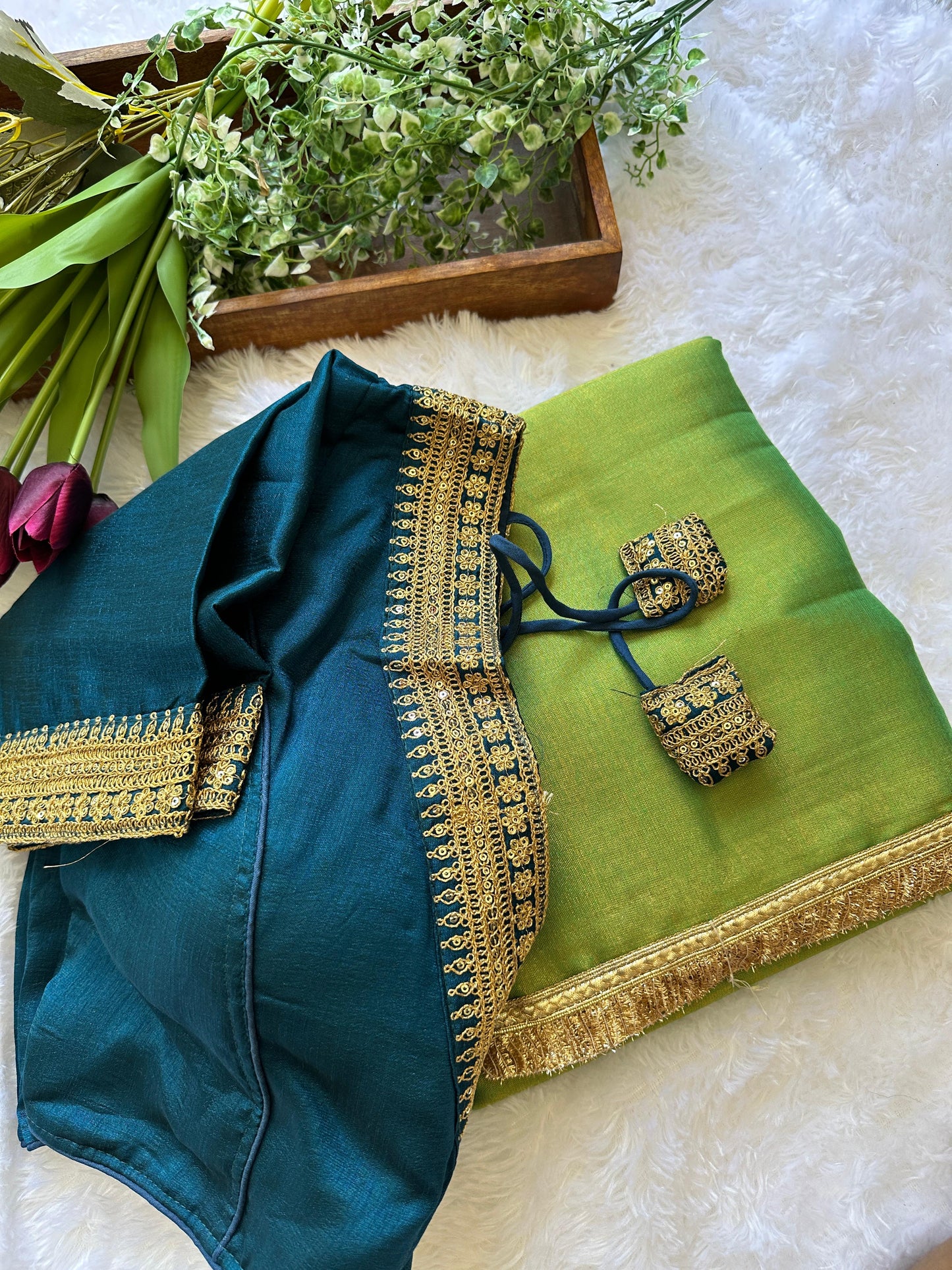 silk tissue with heavy golden lace border