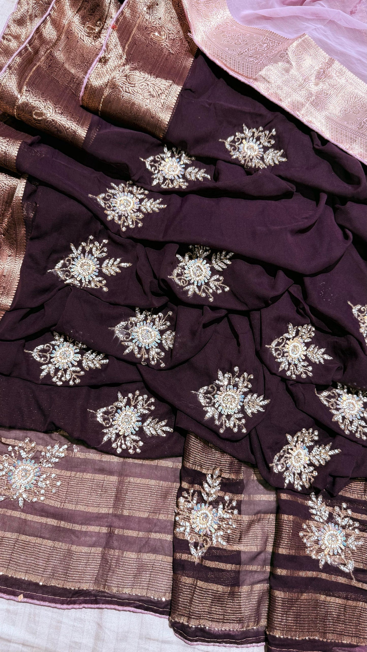 Pure Georgette fabric saree
Goldan jari