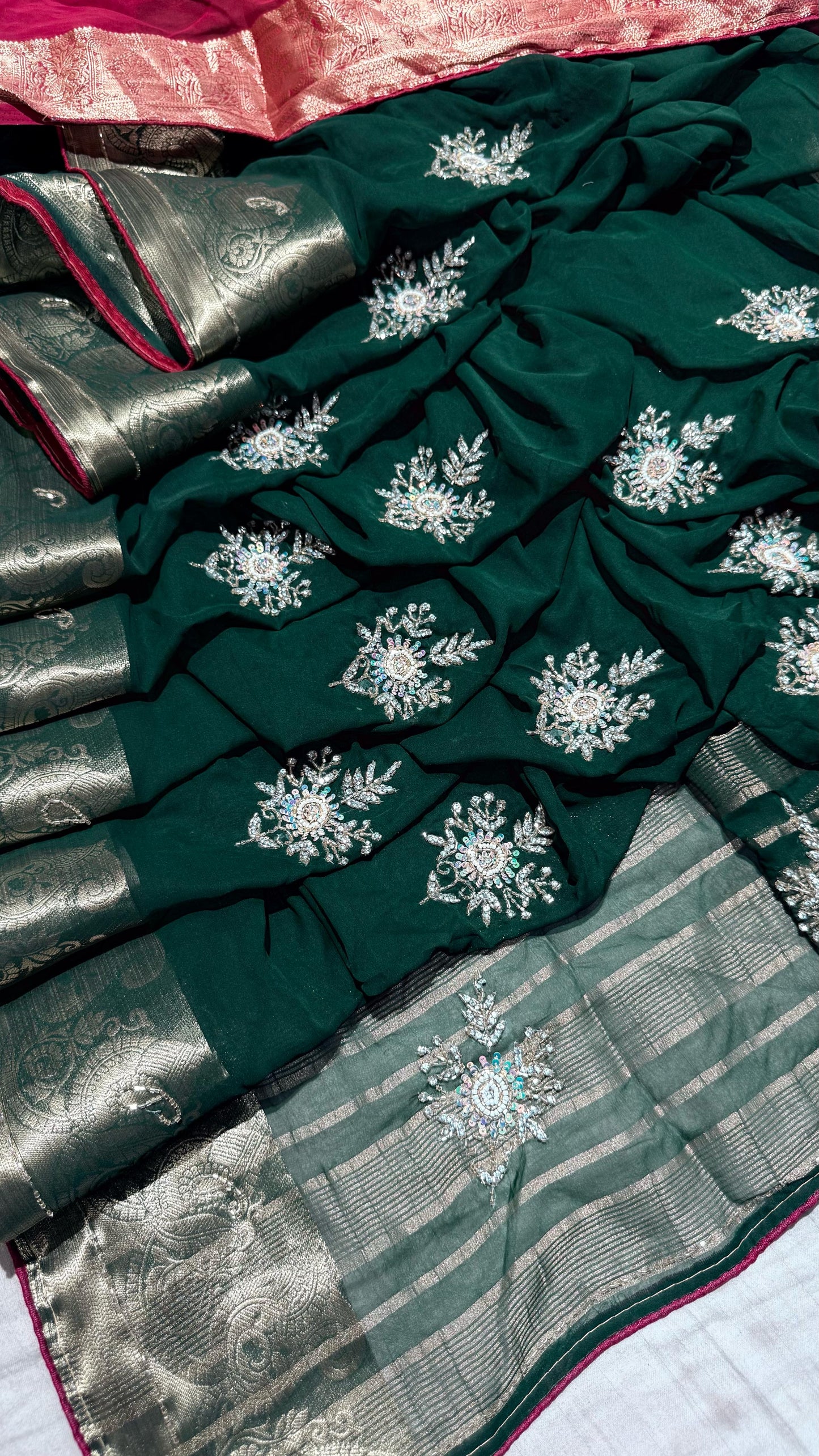 Pure Georgette fabric saree
Goldan jari