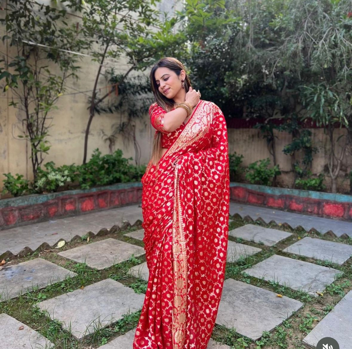 Pure Viscose Georgette Saree With Fancy Zari & Fancy Jacquard Border