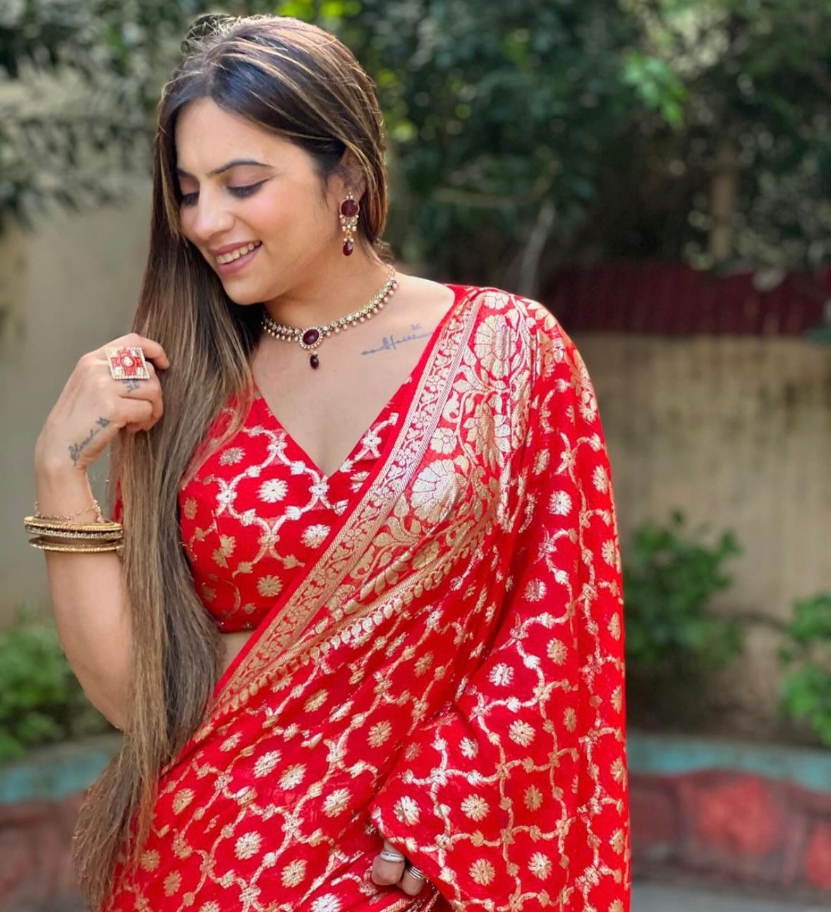 Pure Viscose Georgette Saree With Fancy Zari & Fancy Jacquard Border