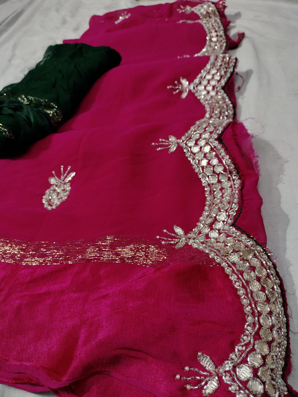 Pure Georgette sattan fabric saree
Goldan jari