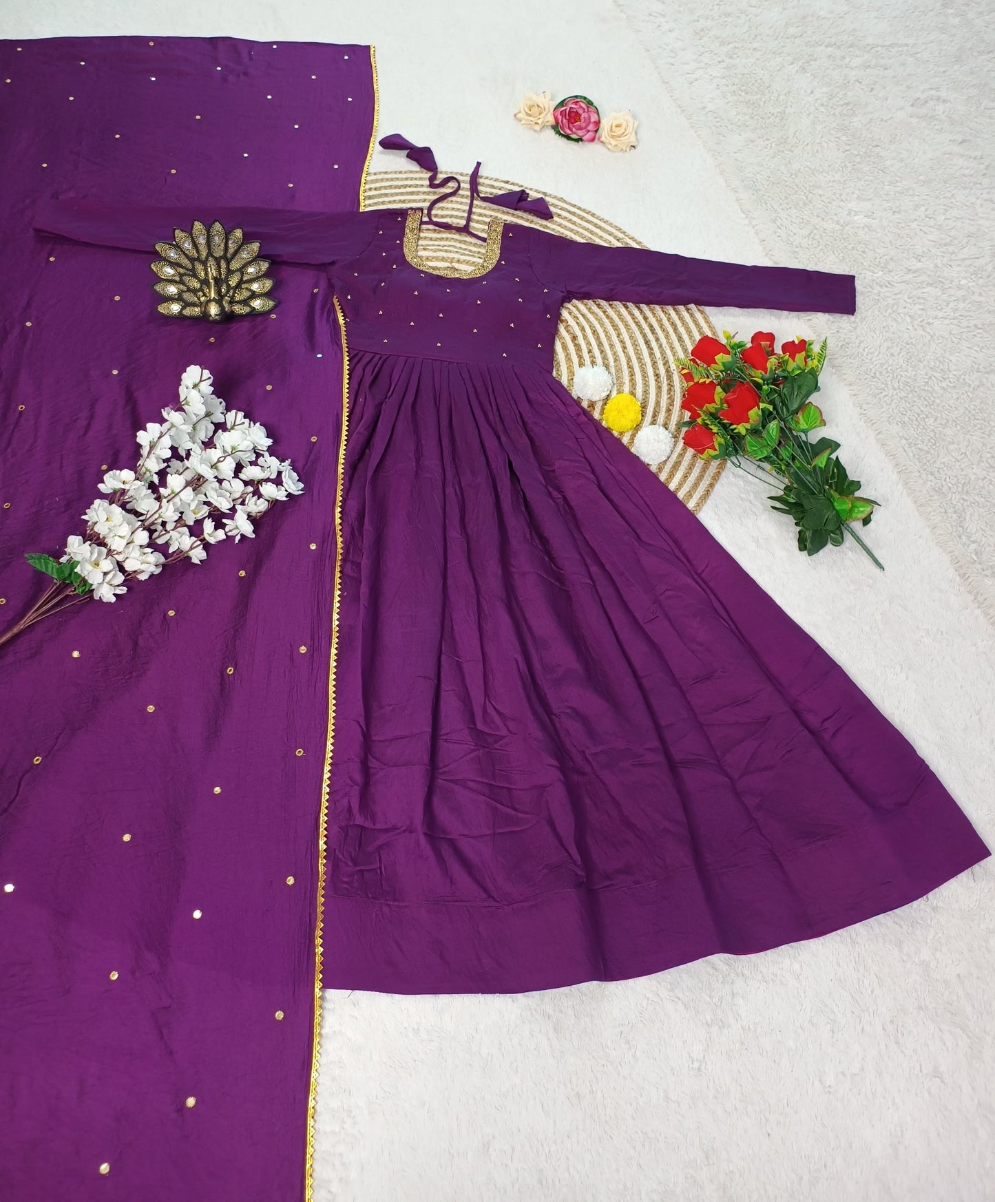 Zardoshi Work Gown With Cut Work Duppata