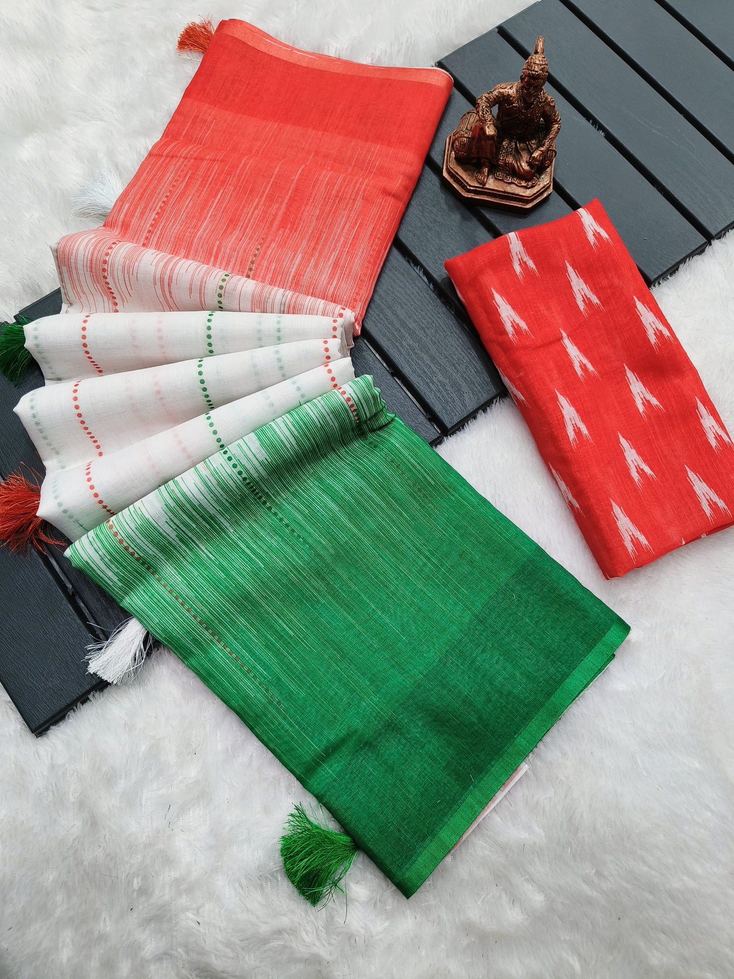 Heavy lilen digital print saree with tiranga print