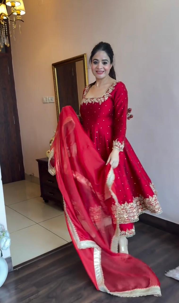 Vichitra Silk gown with dupatta