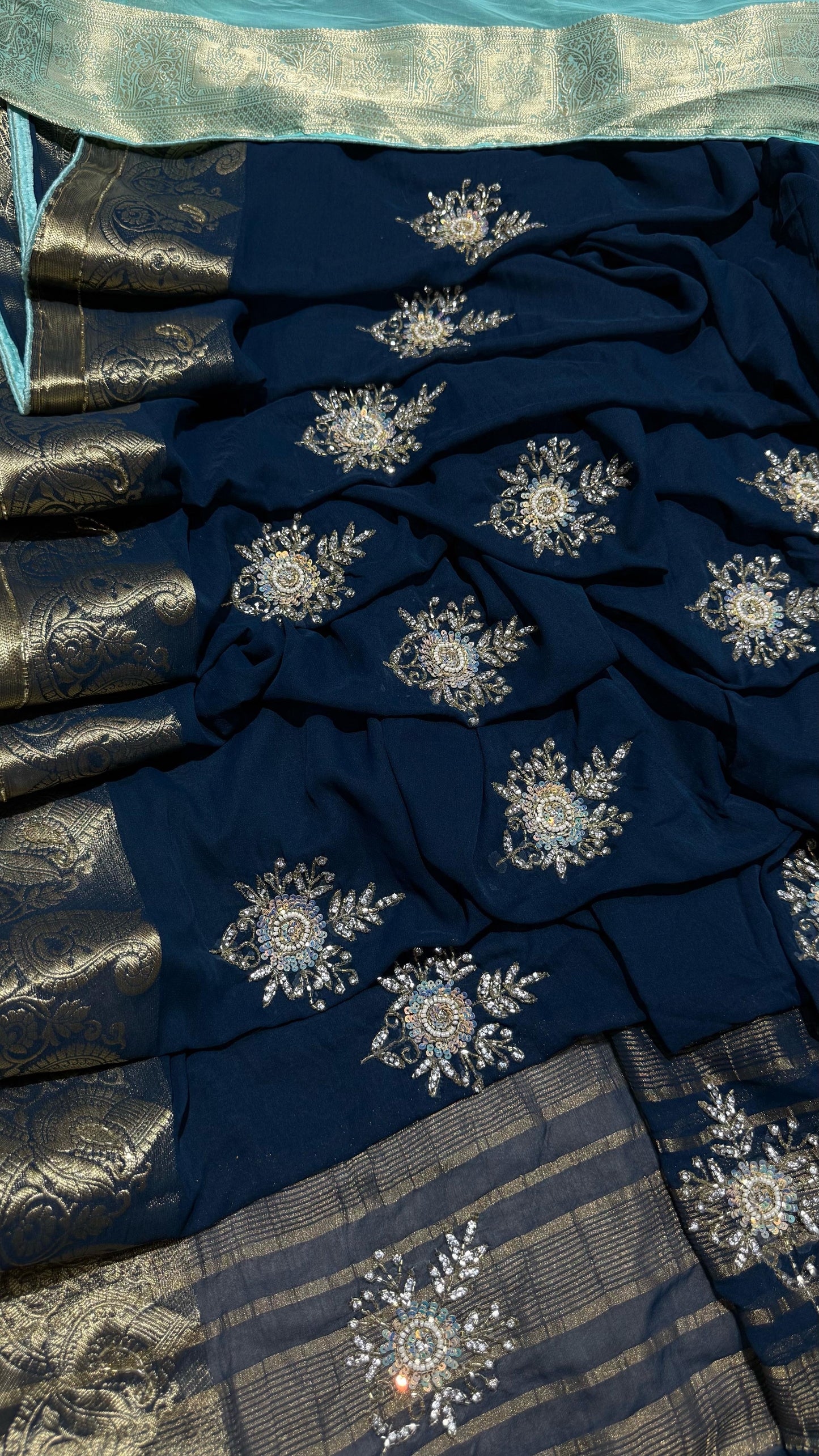 Pure Georgette fabric saree
Goldan jari