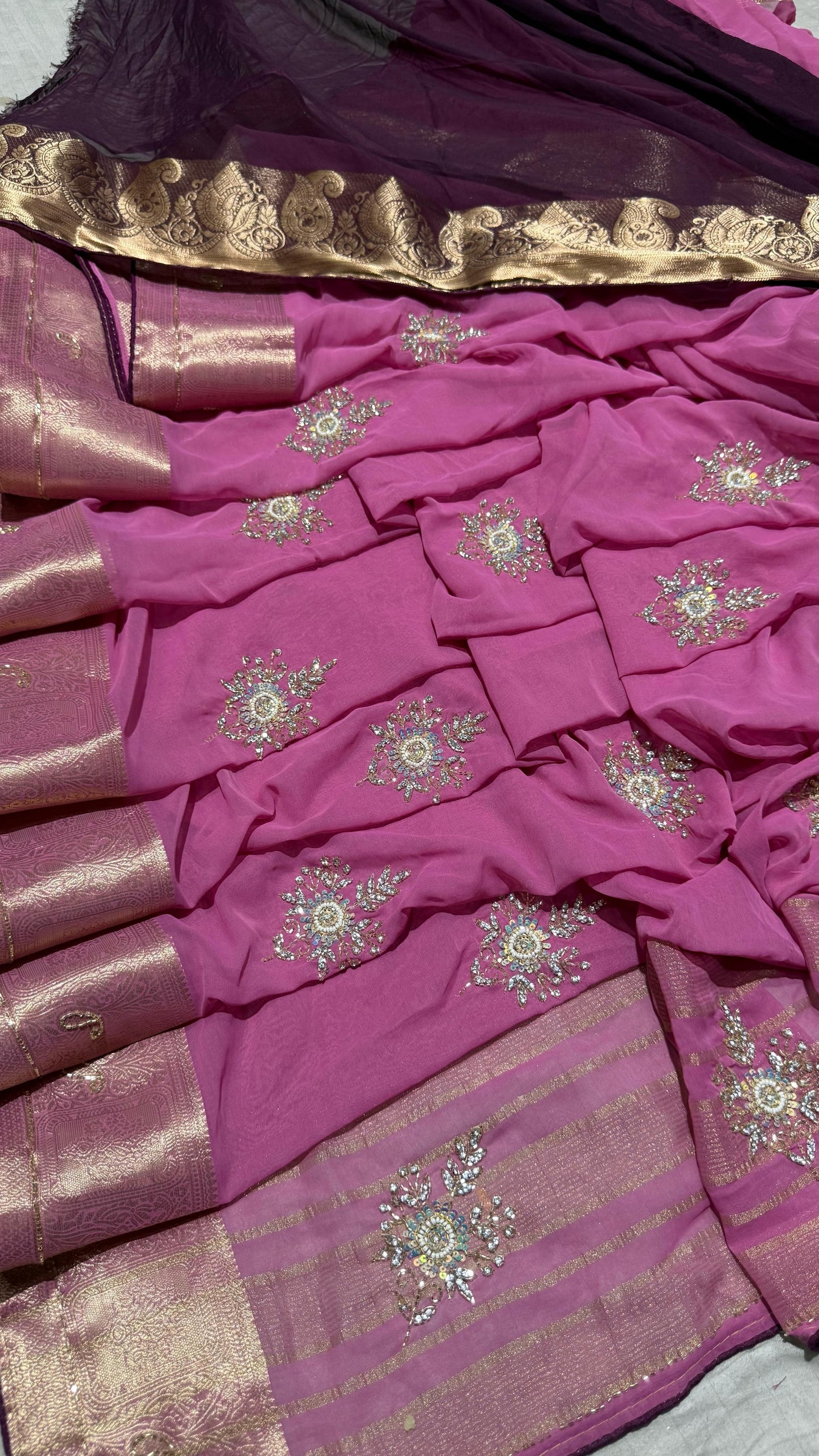 Pure Georgette fabric saree
Goldan jari