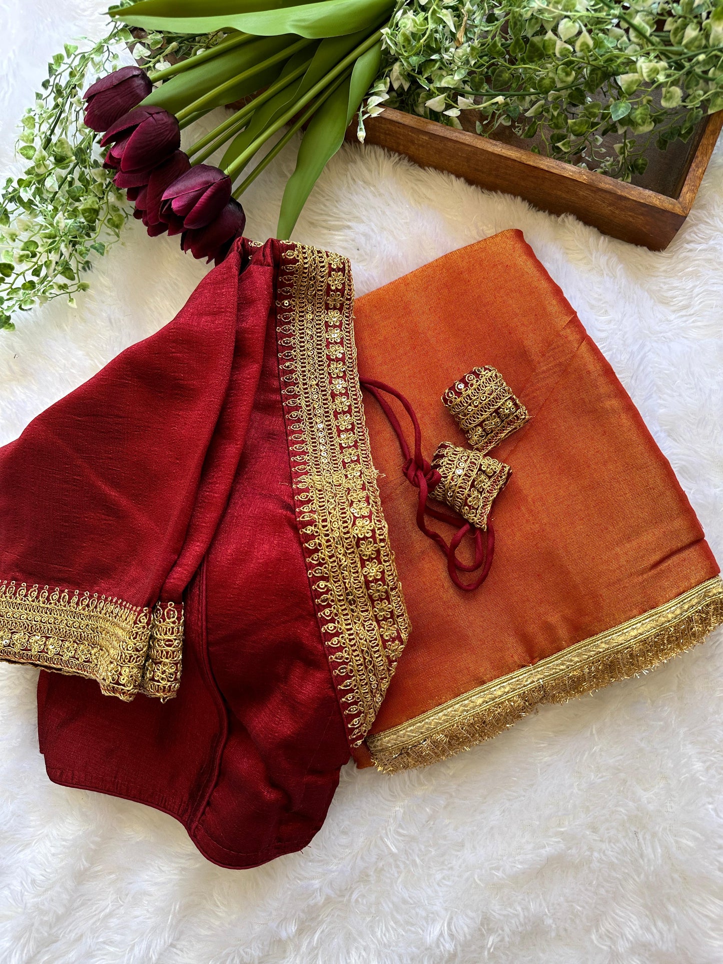 silk tissue with heavy golden lace border