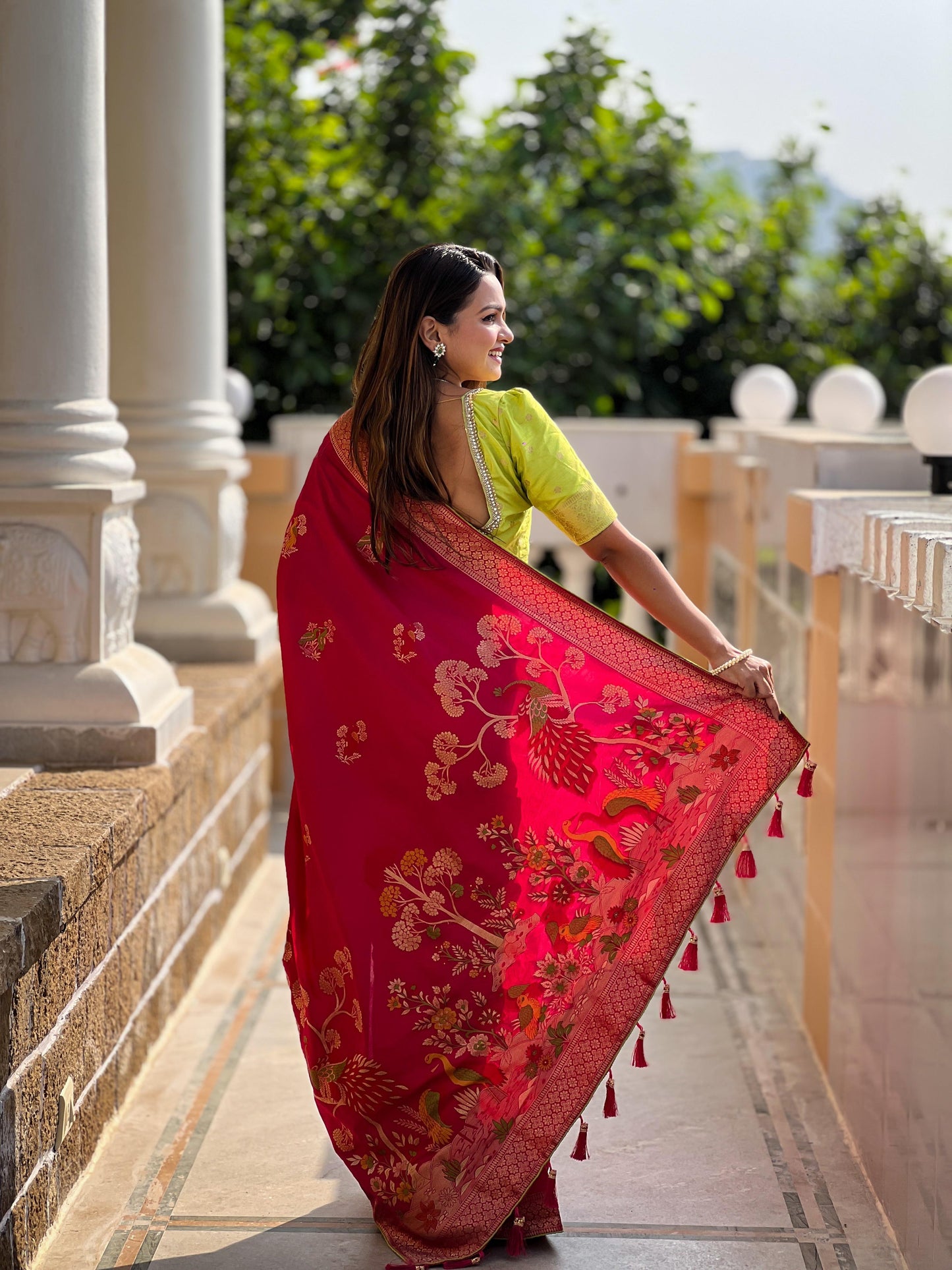viscose Dolla Silk Saree with Heavy Meenakari weaving