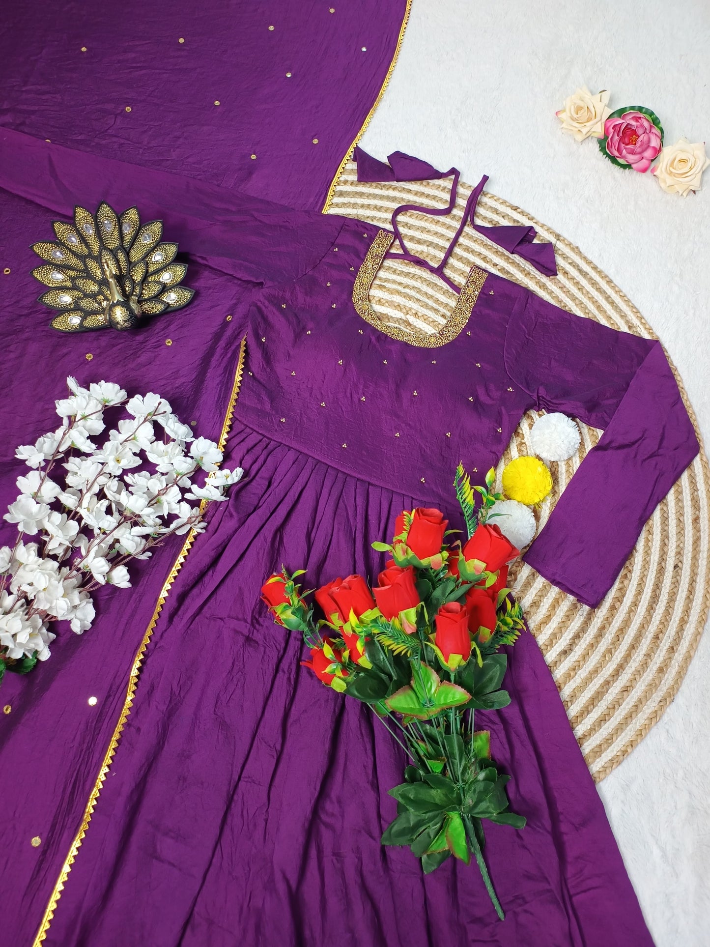 Zardoshi Work Gown With Cut Work Duppata