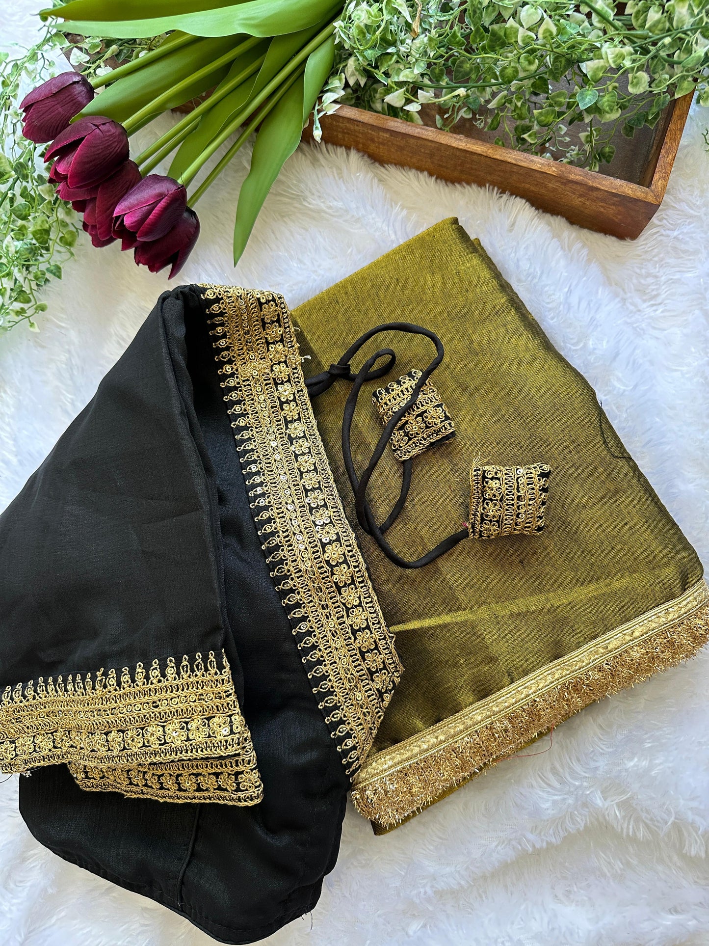 silk tissue with heavy golden lace border