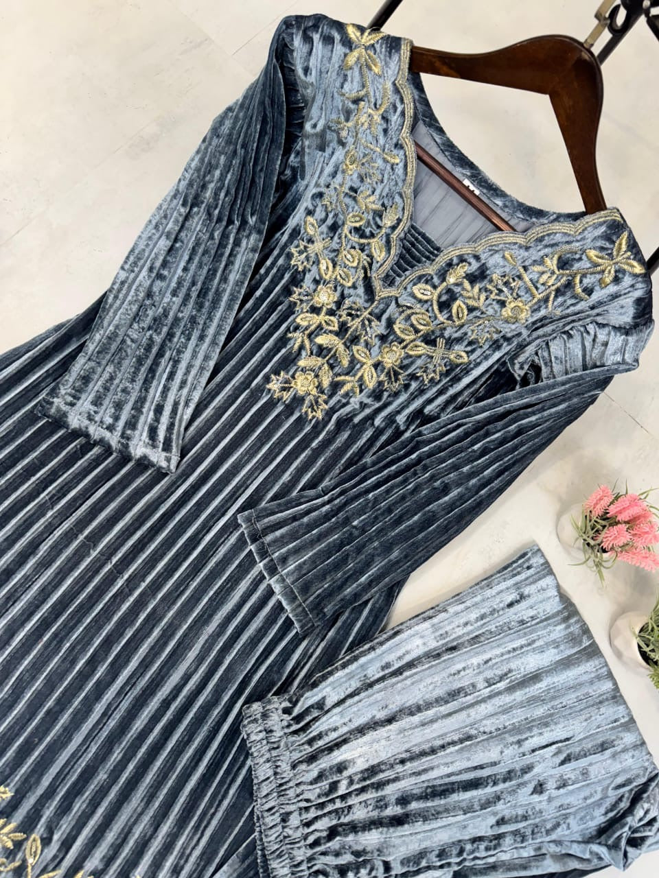 DESIGNER BLOOMING VELVET
EMBROIDERY WORK SUIT WITH PANT
