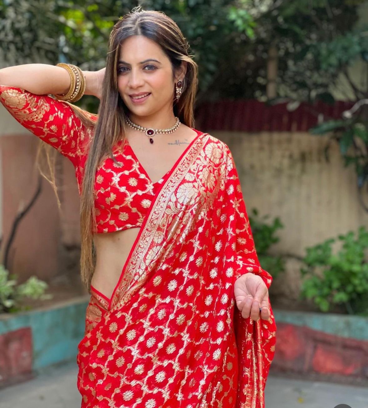 Pure Viscose Georgette Saree With Fancy Zari & Fancy Jacquard Border
