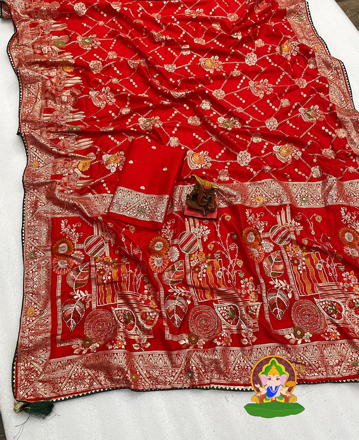 Pure Viscose Dola Fabric Saree With Beautiful Heavy Meenakari Zari Weaving
