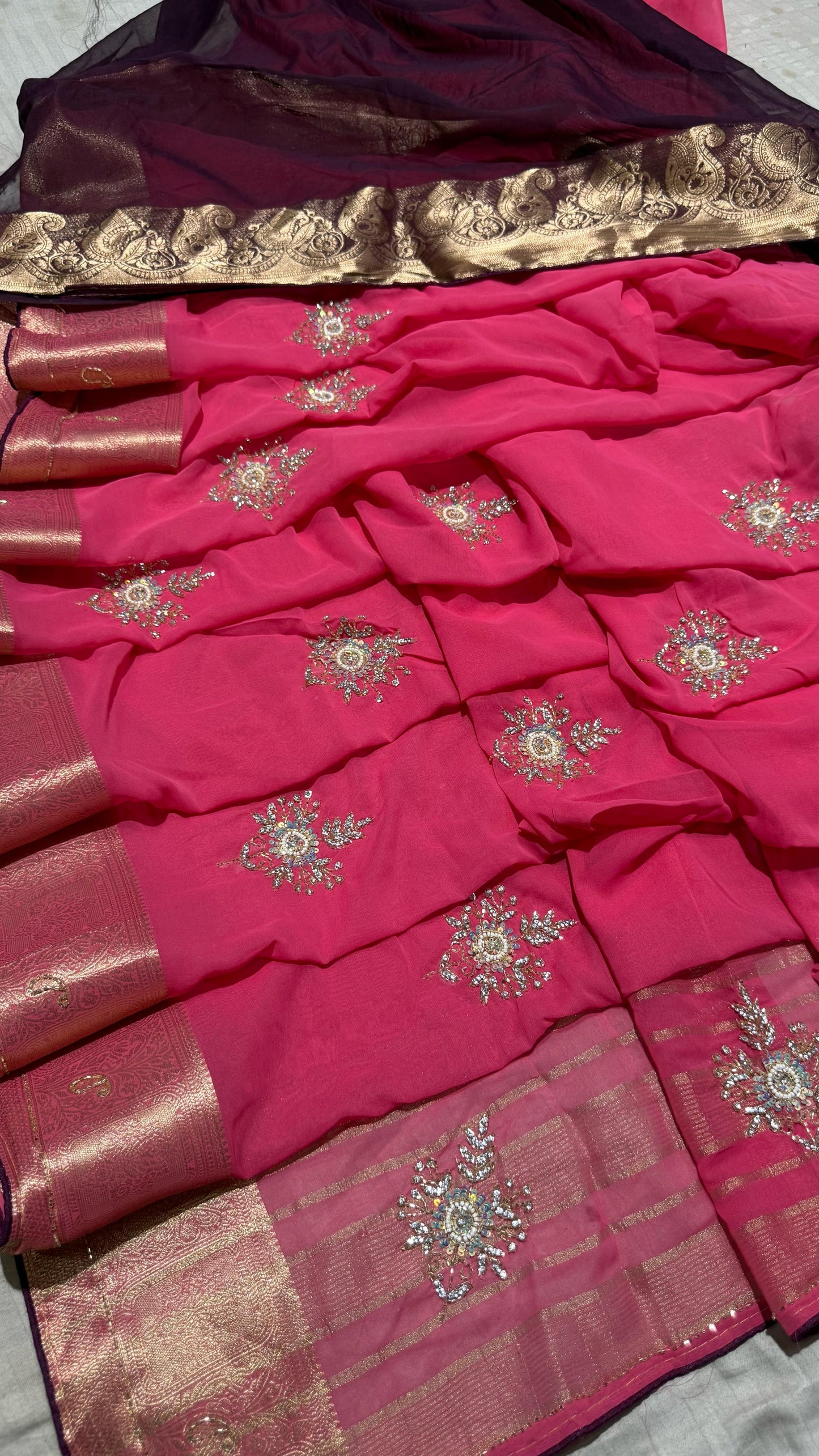 Pure Georgette fabric saree
Goldan jari