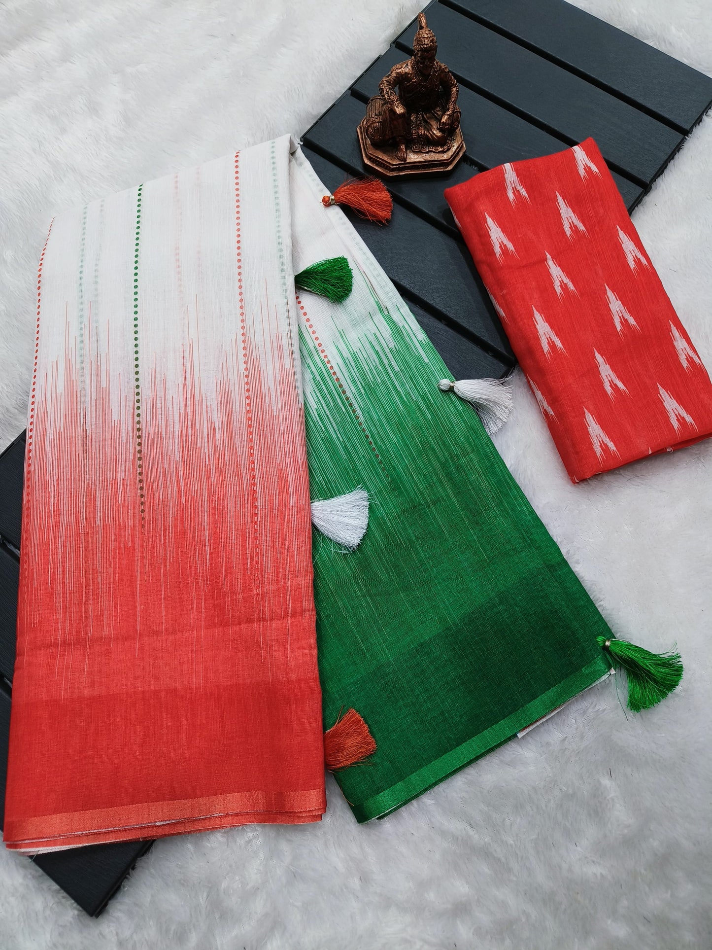 Heavy lilen digital print saree with tiranga print