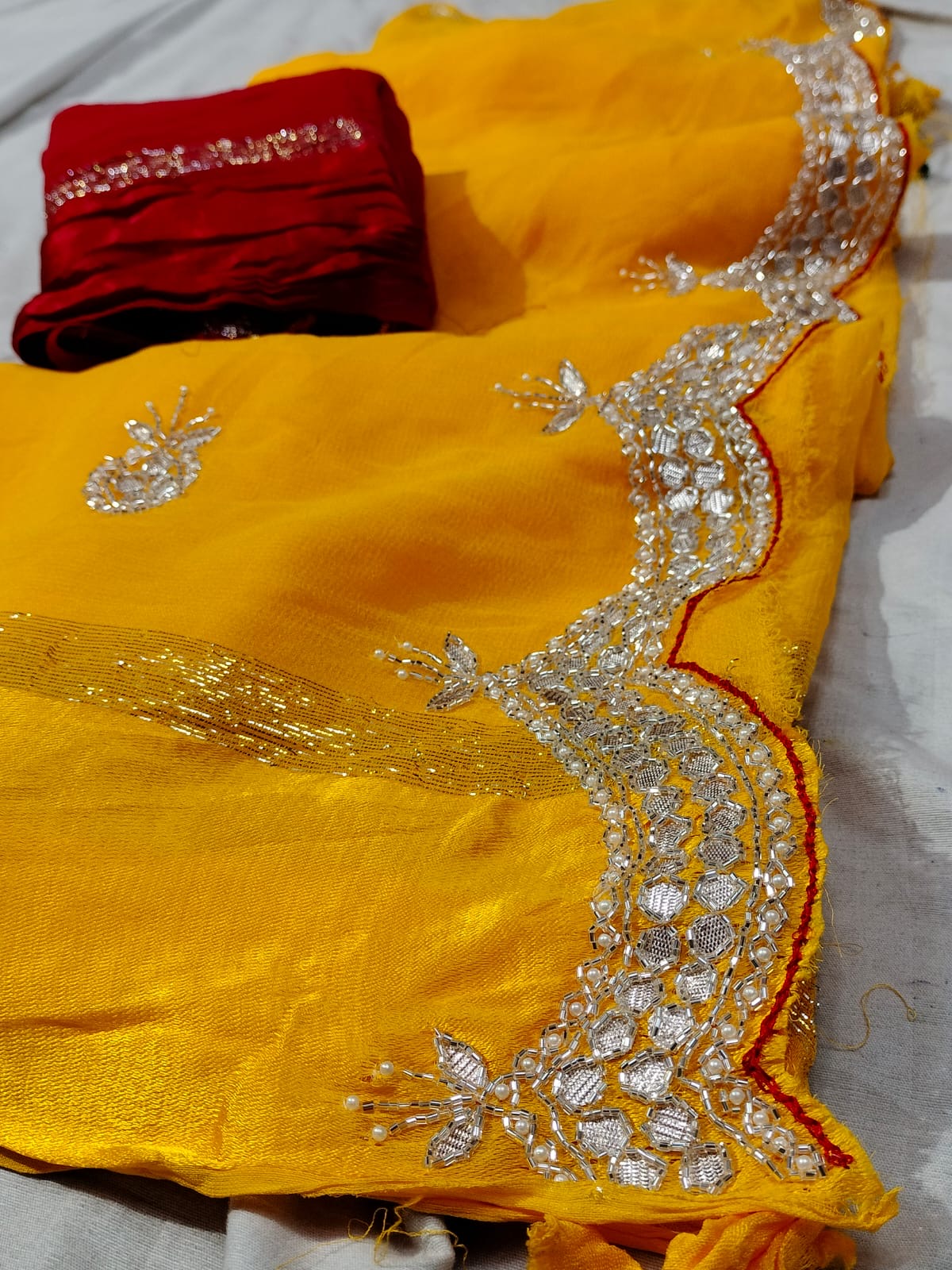 Pure Georgette sattan fabric saree
Goldan jari