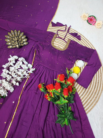 Zardoshi Work Gown With Cut Work Duppata