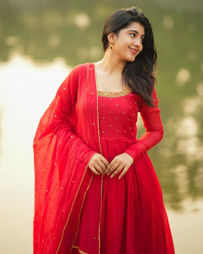 Zardoshi Work Gown With Cut Work Duppata