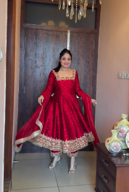 Vichitra Silk gown with dupatta