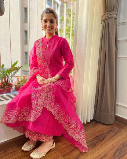 Chanderi Kurti-pent With Organza Dupatta in Embroidery Work